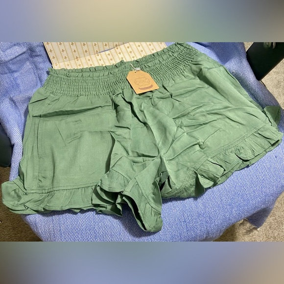 NWT Kori Green High Waist Shorts with Flowy Ruffle Hem - Picture 5 of 7